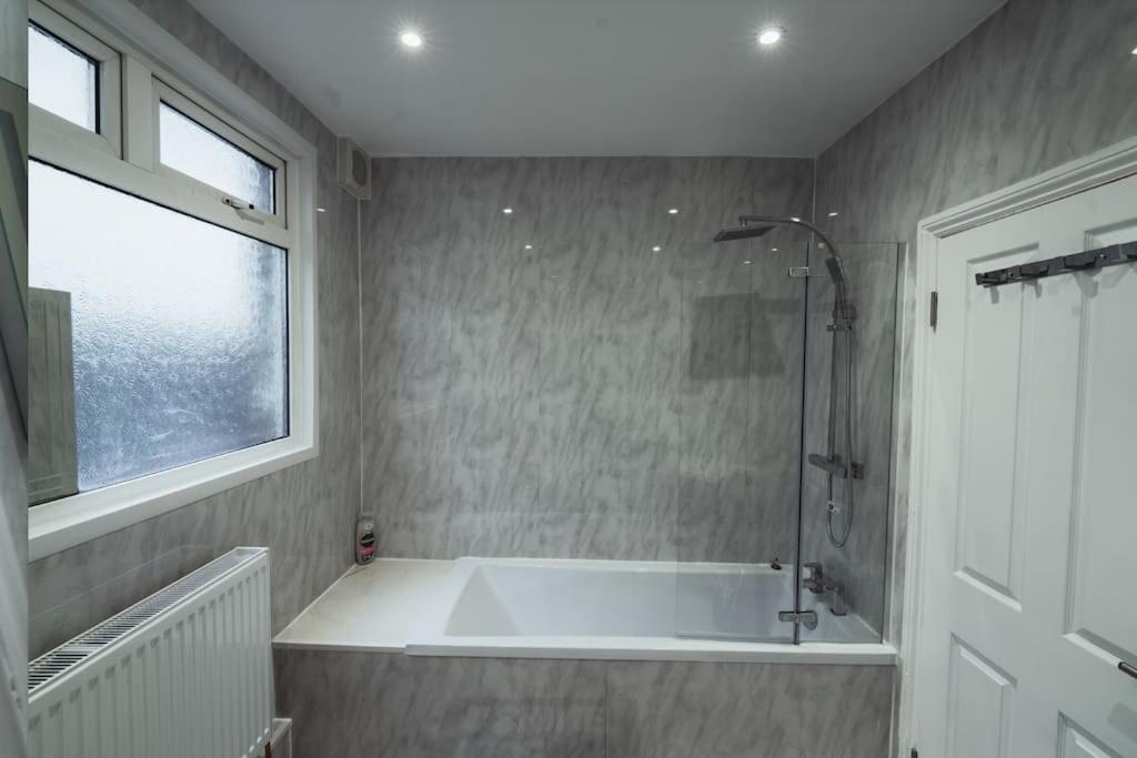 1 Bed - Wifi - Pet Friendly - Harrow Lägenhet Exteriör bild
